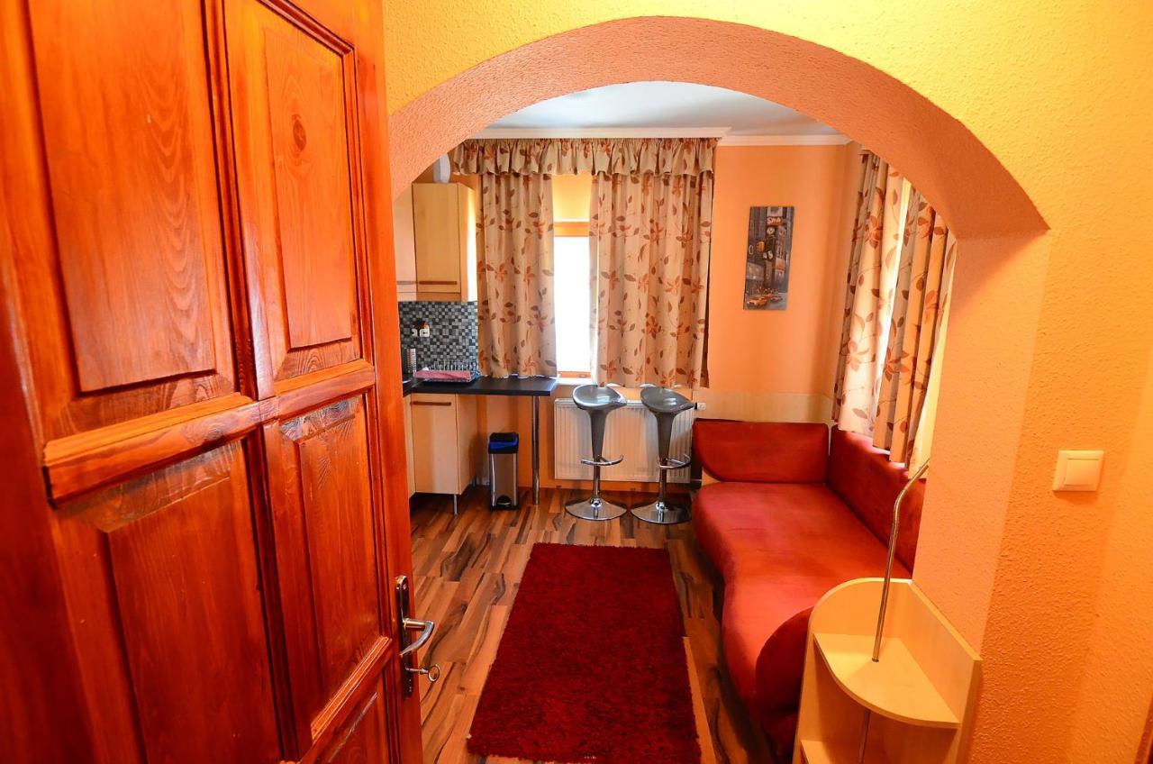 Medora Park - Bagolyvar Apartmanhaz Gardony Exterior photo